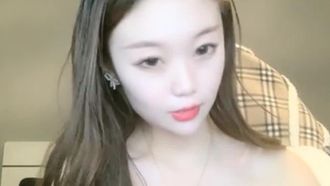 My boyfriend is not at home today, so I feel so horny that I have to broadcast live to let everyone see me~