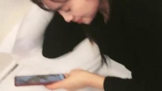 和黑衣漂亮妹子約啪啪，看她被操得爽到受不了的表情真誘人～