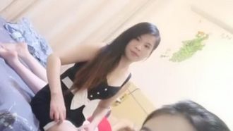 美女集中营〖群女战火〗纹身猛男VS四个美女 调戏玩操美女们想操哪个操哪个