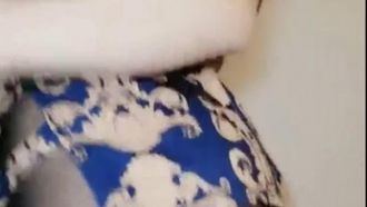 내 형제들은 내가 치파오를 입고 누나와 노는 모습이나 방광을 벗은 채 노는 모습을 좋아하나요?