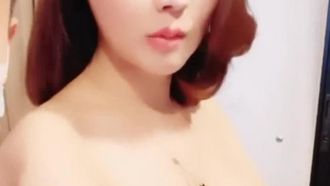 【泰国爱妃】今晚泰国美女极度诱惑漂亮无毛粉穴 跪舔口活超棒 翘挺豪乳