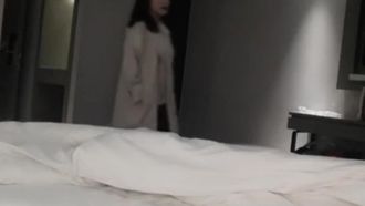 漂亮女大生饭店约啪，看似清纯实际上是个老司机～