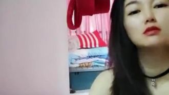 會所出來自己開的專業小姐姐家中服務客人全都錄，招式繁多堪比空中瑜珈～