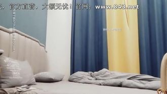 《李八八全国探花》俏丽小骚妇肯定饿很久了，看到肉棒便迫不及待~