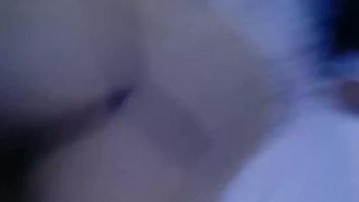 有观淫癖的老公居然约了一位单身男子来操自己老婆，可真够大方的~