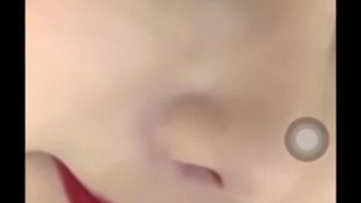 巨乳慾女十分爱吃鸡，甚至为吃棒棒舔爹爹的脚~