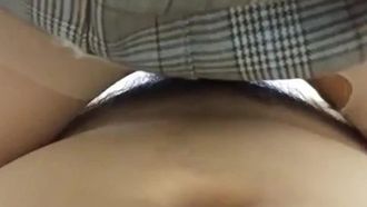 空虚寂寞的学妹半夜睡不着只好勾引学长，与学长无套啪啪好吃精~