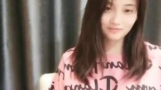 A pretty girl made a date with a middle-aged sugar daddy in exchange for pocket money, and her tender pussy was fucked red~