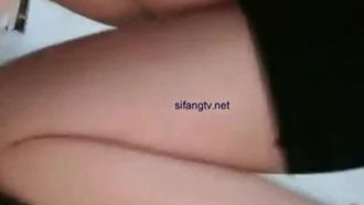 The 20-year-old sister-in-law has passionate sex with her brother-in-law who has a big dick. She rides on top and uses her pussy to rub her brother-in-law’s cock to make him horny~