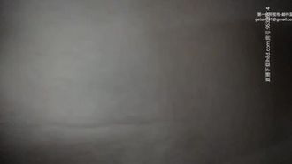 《鸭哥全国探花》约到两位粉穴美乳配合默契又高的漂亮小姐姐在沙发上双飞超开心~