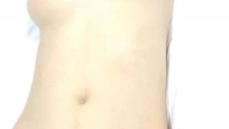 極品美乳嫩屄小女孩與男友啪啪，酥胸晃動的令人眼花~