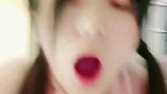 在酒店约啪肉肉猫耳娘，大奶晃得眼花撩乱，还带着她对窗户啪啪让外面都听到她的淫声浪语~