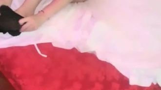 《夜宴选妃》带巨乳正妹到情趣旅馆啪啪! 清纯的正妹为了观看冲人数就先献上一段热舞~