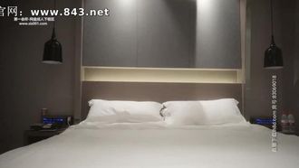 「Lao Wang Tan Hua」は長い脚と美しい胸を持つ女の子と出会いました。彼女は普段は控えめに見えますが、服を脱いだ後も放浪者のように見えるとは予想していませんでした〜。