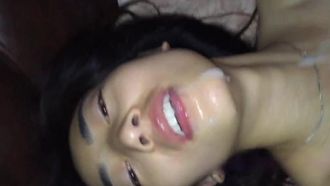 A selfie of a sexy long-haired beauty having passionate sex with her boyfriend in a hotel was leaked. Just look at her face and you can tell how cool it is~