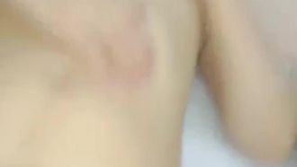 My cousin who shared the house with me was on a business trip, so he lent his wife, who was so horny that she clenched her pussy, to play with him. He was really a cousin~