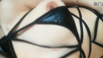 无毛美女嫩模让土豪干爹带到酒店玩弄屄屄，再射她满嘴补补身~