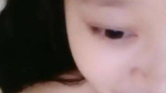 The girl with a pert ass takes a selfie and plays with her pussy! When it comes to putting on underwear, dads collectively collapse!