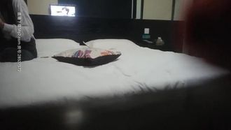 叫鸡偷拍流出~ 长髮骚妹懂营造气愤，把客人伺候的服服贴贴!