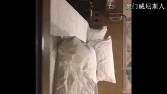 高画質 妻とのランニングデートがセックスデートに変わった！心配した青年は、横たわるセクシーな若い女性を見るとすぐに、彼女を直接貫いて犯した、そして白いジュースが出てきました！若い女性は、夫が比較されているので、もっと運動をしてほしいと言いました。