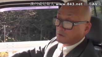 乱交家の妻は夫と祖父とセックスし、娘は叔父とセックスします。