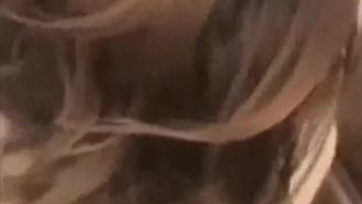 コミュニティの妻はこっそりやって来て、長い髪をなびかせて、後ろから兄が入ってくるのを待っています！