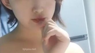 镜头前揉奶！感觉Q弹好舔，这奶头可以！