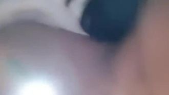 清纯美女直播主随机约炮实录~ 坏坏大叔肏两次不打紧，最后爽到偷拔套内射❤