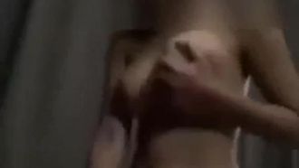黑暗中的G罩杯，上位浪摇还不忘抓奶！