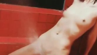 Use water jets to refresh your vagina! Wash and enjoy while killing two birds with one stone!