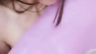 18歳の女の子にサプライズ！処女が破られてお漏らし！