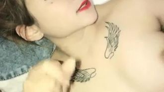 毛毛小妹吹着屌~玩着穴~视频竟遭上传流出!!