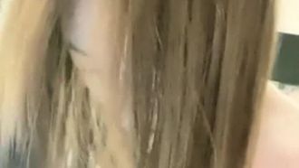 18歲的少女 被灌醉喝多了 趴在床上隨你搞