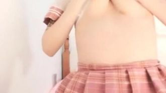 おしゃれなお人形のような美女「クリーム・スイートハート」がJK学生服を着てセックスをし、顔にザーメンを注ぐ姿は魅惑的で刺激的です。コードの録音。