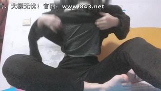 큰 가슴을 가진 귀여운 소녀의 맞춤형 얼굴 표시 자위 영상 유출