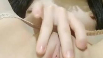 逼逼无毛双马尾口罩妹子双人啪啪秀 开裆肉丝口交道具玩弄一番再后入肥逼诱人 很是诱惑喜欢不要错过