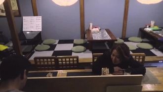 居酒屋で一人飲みする熟女さんは、盛りのついた牝貓狀態で、相手は客でも店の主人でも誰でもいいみたい5
