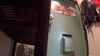 「おばさんを酔わせてどうするつもり？」若い男女で溢れ返る相席居酒屋で一人呑みしている熟女を狙い撃ちで口説いてお持ち帰り！寂しさと欲求不満が募った素人奥さんの乾いたカラダはよく濡れる！！VOL.30（中字精校版）