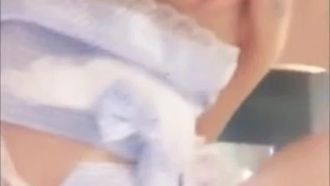 高价购得-艺术院校水嫩漂亮的99年性感美女被土豪男友激烈爆插嫩穴后自己又偷偷自慰,边搞边拍,颜值高,美乳嫩穴!