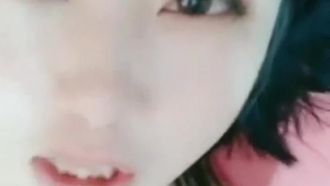 眉眼妖孽美女『风情小姨子』屌丝姐夫和骚浪小姨子清晨啪啪做爱 晨炮威猛刚进干的无毛嫩逼的小姨子浪叫不止