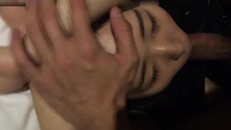 年轻漂亮的短裤美女真大胆,独自一人酒店私会新网友,被灌醉后换上情趣服操逼拍摄,逼毛很旺,绝对也是个骚货!