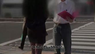 情熱的なカップルは夕食中にセックスを始め、シャワーを浴びて一緒に寝るまで続きました。