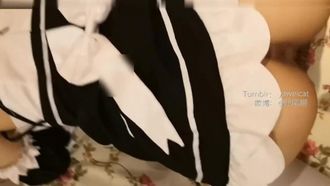Internet celebrity girl Oshio Neko COS phantom goddess Rem pretends to have oral sex. Active riding and twisting. Uncondomed penetration is tight and exciting. The impact from behind is loud and loud. HD 1080P version