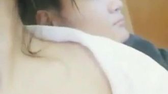 悪党ロリータアンカーがホテルでファンとセックス