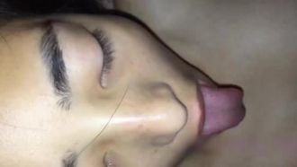 某地性感漂亮的白领美女握着男同事的大长屌爱