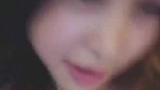 长得像女星莫X蔚的绿播大美女云朵被家境不错的粉丝帅哥重金约炮到酒店开房啪啪