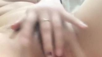 高顏值短髮妹子跳蛋自慰秀 逼逼粉嫩跳蛋塞逼逼震動自慰呻吟嬌喘
