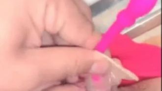 瘋狂大三學生妹涵玥玩真實直播家中無人勾引表弟到衛生間激烈做愛 做一半摘了套套直接操最後