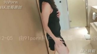 约炮旗袍小骚，饥渴难耐衣服没脱就开干