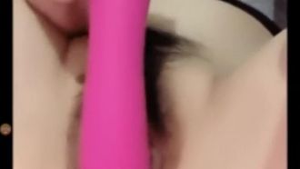 [中文主播外流]小资女视频终于流出！！一个人的情爱~双手万能爱抚自己也能很开心！！